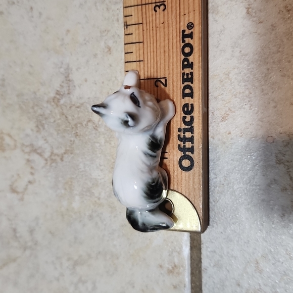 Vintage Miniature Persian Cats/Kittens Porcelain/Bone China Figurines - Picture 4 of 11